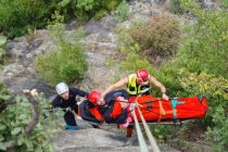 Spasioci Gorske službe spasavanja – izvlačenje povređenog iz kanjona